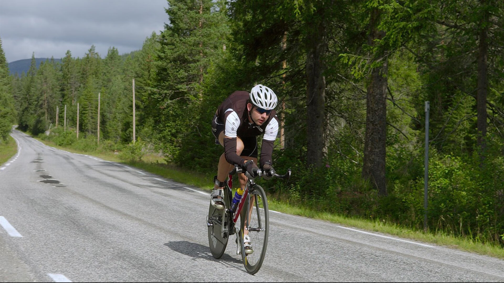 英雄联盟全球总决赛，巅峰对决引爆电竞热潮，中国战队再创辉煌